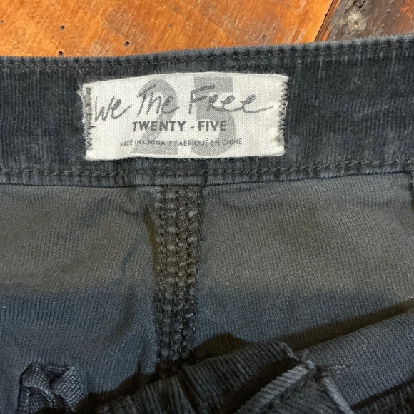 We The Free “Twirl On” Mid-Rise Crop Flare Jeans Black Corduroy Size 25 - Picture 9 of 14
